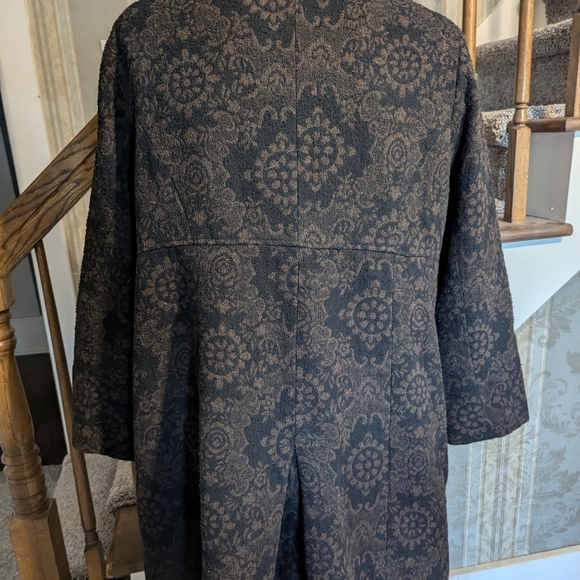 Women's coat - Picture 2 of 5